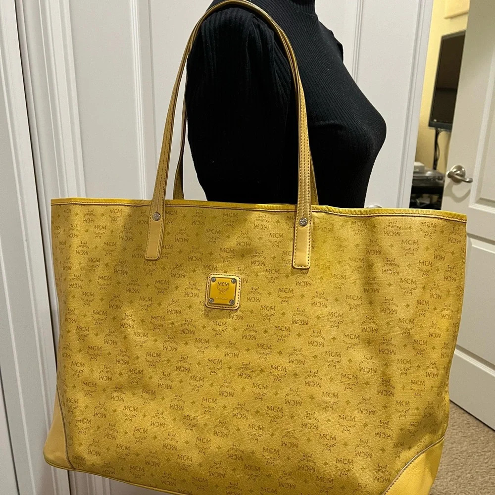 MCM Jumbo Shopping Tote Bag - Picture 16 of 16